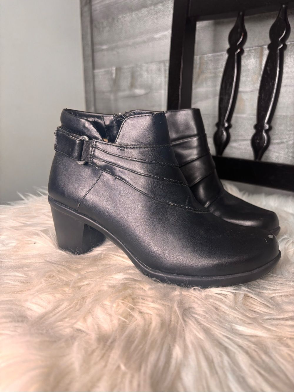 Naturalizer comfort Classic Black Women's Ankle Bootie - Sleek Slip-On Style